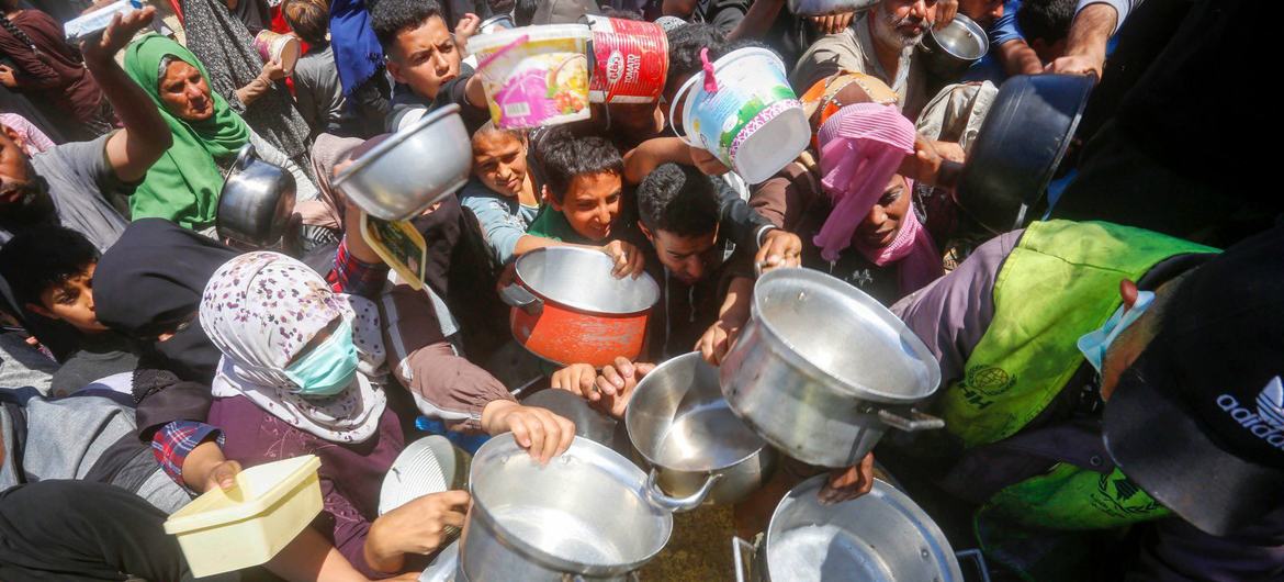 People clamour for food in Gaza. (file)