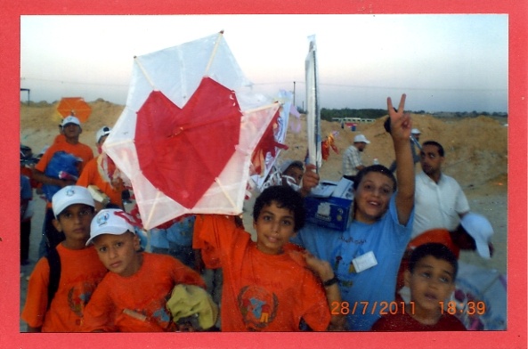 C:\Users\Utilisateur\Documents\GAZA WALL & SCHOOLS & STADIUMS BORDER BREACH 2008-2018-2020\GAZA 2009-2010-2011\2011\Heart Kites001.jpg